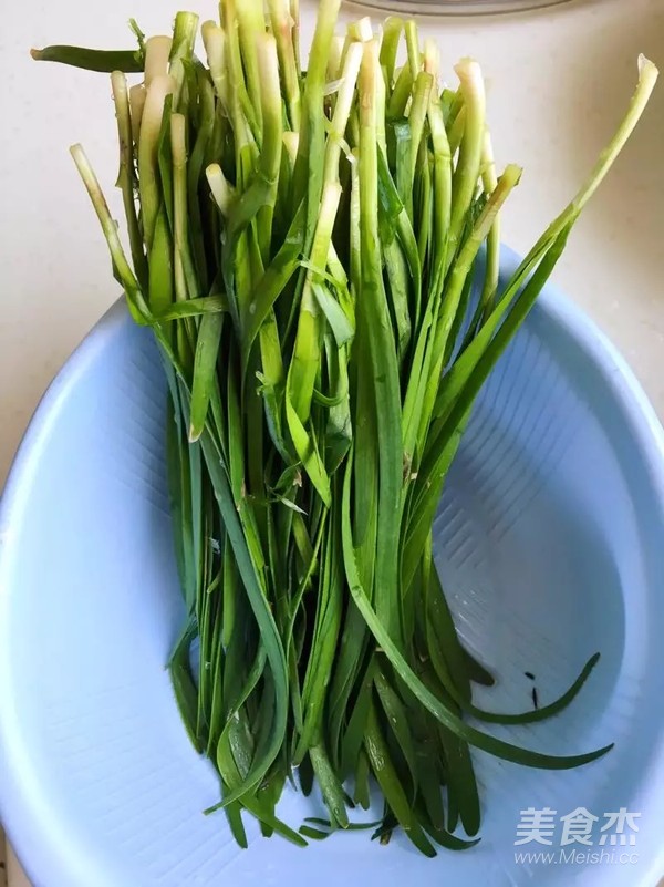 Stir-fried Pentube Fish with Leek recipe