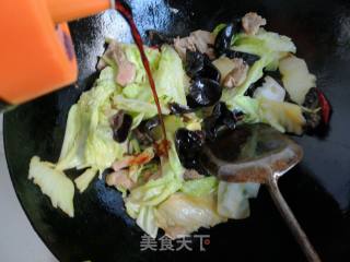 Stir-fried Pork with Cabbage and Fungus recipe