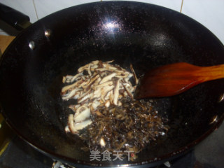 Fried Noodles with Mushrooms, Bamboo Shoots and Pork recipe