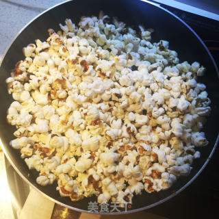 Homemade Caramel-flavored Popcorn-a Casual Snack for Watching Movies recipe