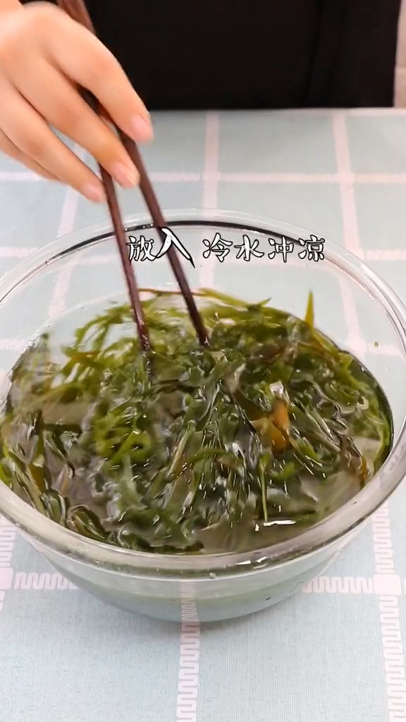 Hot and Sour Kelp Shreds recipe