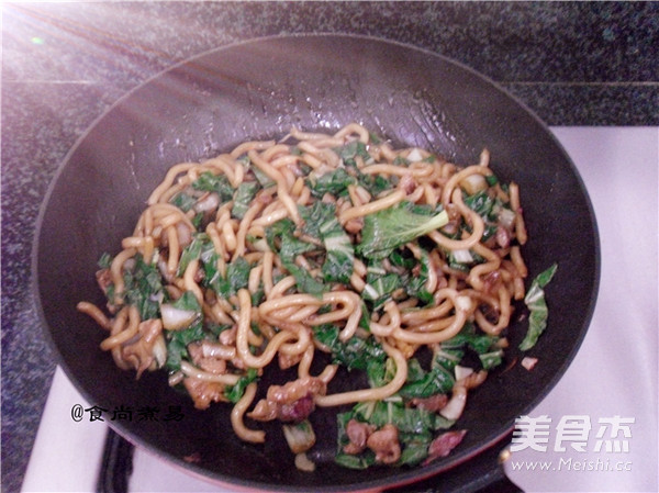 Stir-fried Udon Noodles with Lean Meat and Oyster Sauce recipe