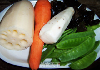 The Perfect Match for Autumn Health Preservation-lotus Pond Small Stir-fry recipe