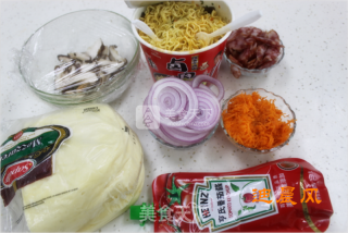 Instant Noodle Sausage Pizza recipe