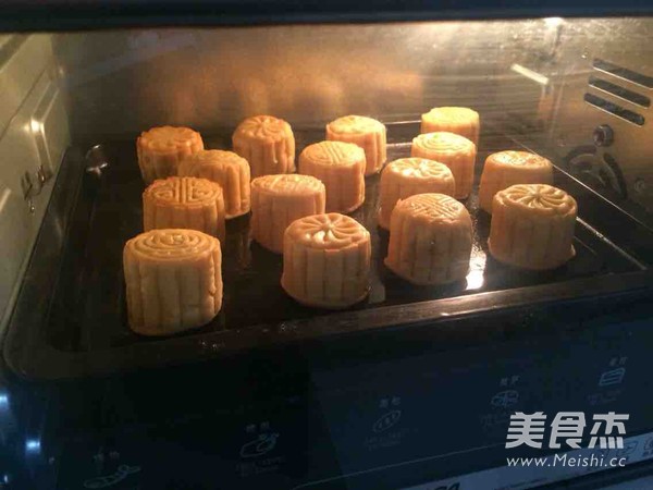 Cantonese Mooncake with Egg Yolk and Lotus Seed Paste recipe