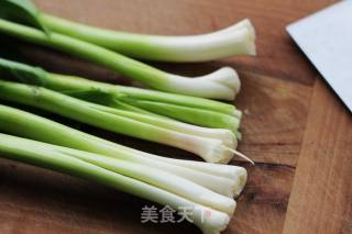 Stir-fried Tofu with Garlic Sprouts recipe