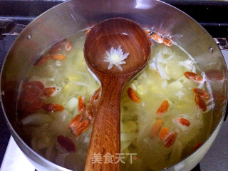 [guangdong] Lotus Seed and Lily Moisturizing Soup recipe