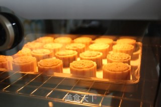 Mooncake with Lotus Seed Paste and Egg Yolk recipe