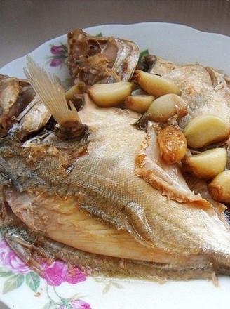 Grilled Pomfret with Garlic recipe