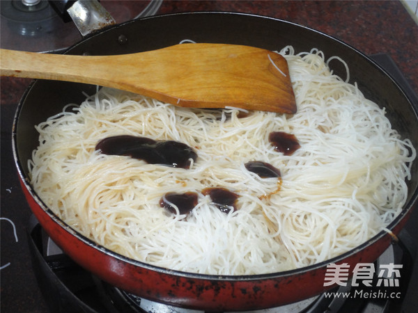 Fried Rice Noodles with Beans recipe