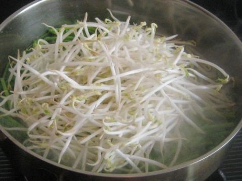 Stir-fried Mung Bean Sprouts with Leek Moss recipe