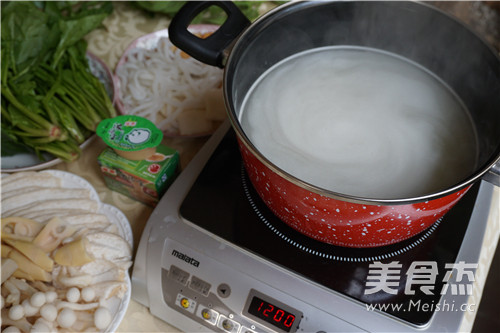 Matsutake Mushroom in Thick Soup Pot recipe