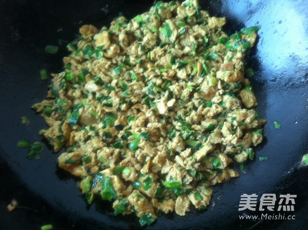 Scrambled Eggs with Minced Chives recipe