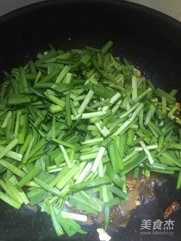 Fried Noodles with Chives and Eggs recipe