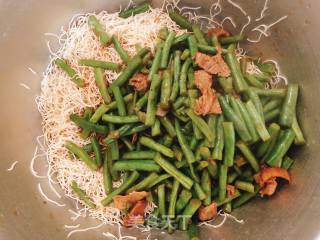 Braised Noodles with Beans recipe