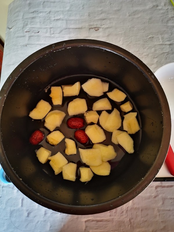 Sweet Apple and Red Date Soup recipe