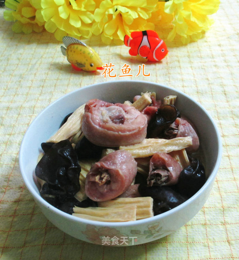 Black Fungus and Yuba Boiled Cured Chicken Legs