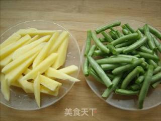 Fried Potatoes with Sword Beans recipe