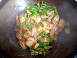 Scrambled Eggs with Pleurotus Eryngii and Hot Pepper recipe