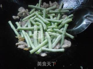 Braised Noodles with White Beans and Mushrooms recipe