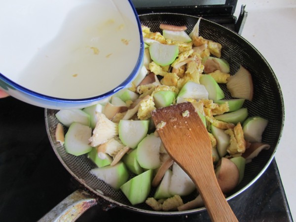 Pork Belly Mushroom with Egg Gourd recipe