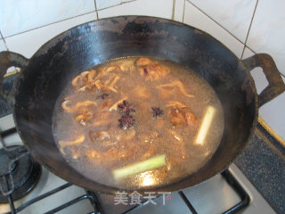 Stewed Chicken Legs with Dried Mushrooms and Bamboo Shoots recipe