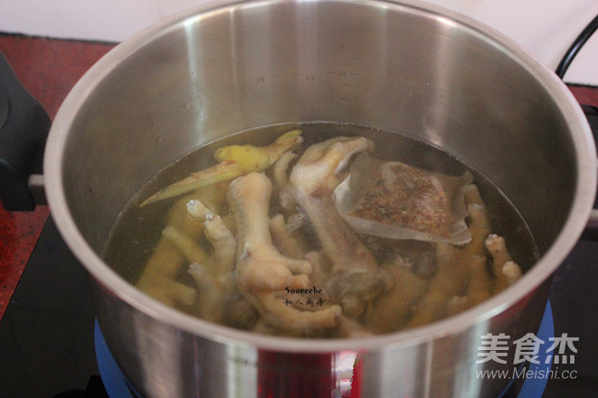 Spicy Marinated Chicken Feet recipe