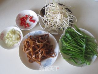 Stir-fried Chiba Tofu with Green Pepper and Bean Sprouts recipe