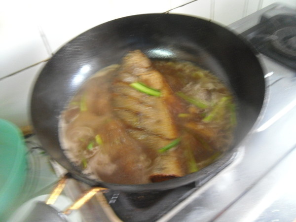 Grilled Yellow Croaker with Garlic Sprouts recipe