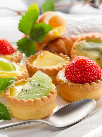 Strawberry Yogurt Tart recipe