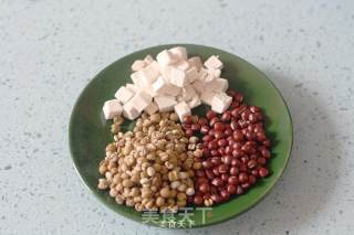 Poria Coix Seed Red Bean Soup recipe