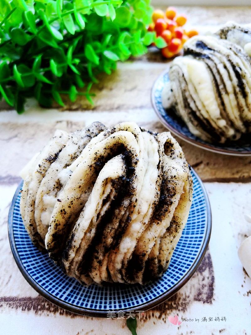 Black Sesame Flower Roll recipe