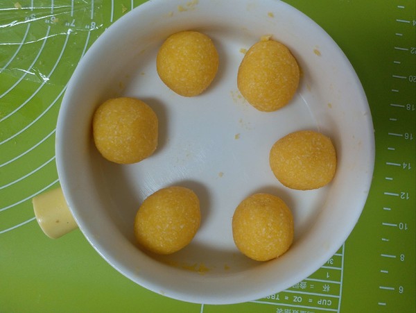 Flower Shaped Coconut Bread recipe