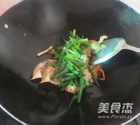 Cantonese Fried Crab with Ginger and Green Onion recipe