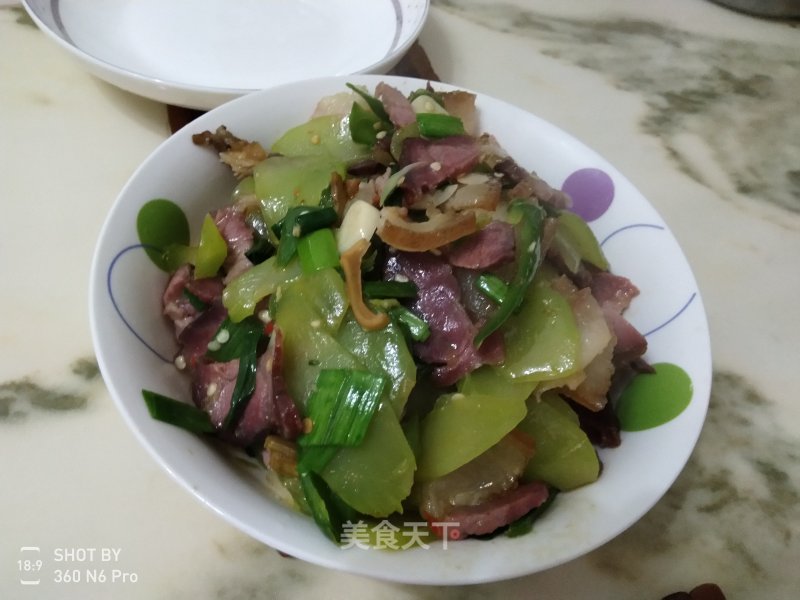 Warm Food-stir-fried Bacon with Chilli Lettuce recipe