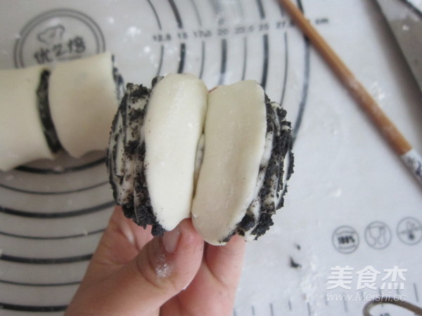 Black Sesame Flower Roll recipe