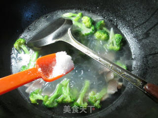 Boiled Vermicelli with Bacon and Broccoli recipe