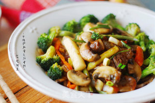 [stir-fried Rice Cake with Beef, Sausage and Mixed Vegetables] recipe