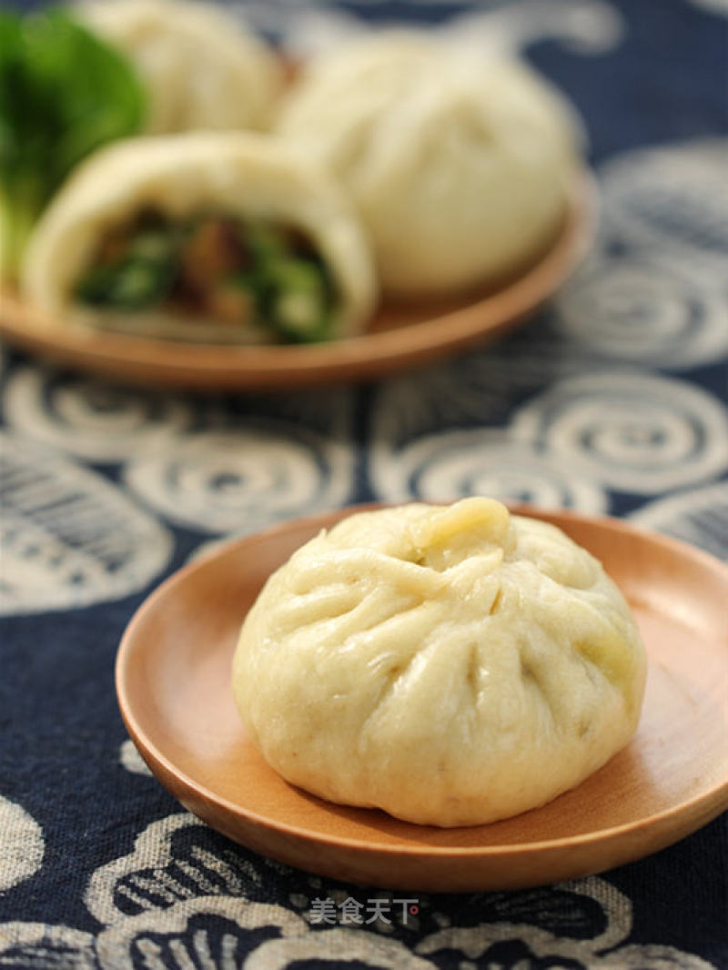 Mushroom Buns with Green Vegetables recipe