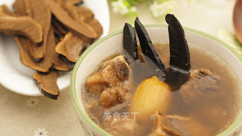 Chicken Bone and Grass Keel Liver Protection Soup