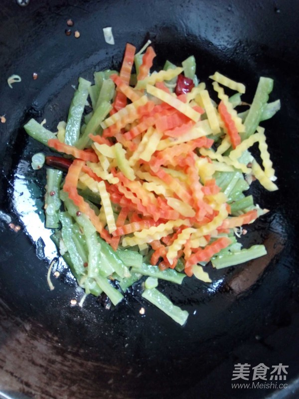 Vegetarian Stir-fried Bitter Gourd and Radish recipe