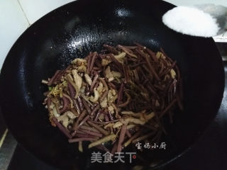 #trust之美# Stir-fried Bracken with Shredded Pork recipe