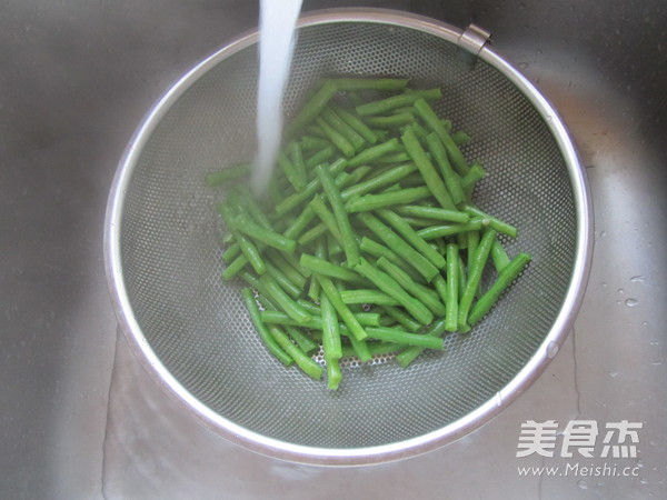 Stir-fried Beans with Tea Tree Mushroom recipe