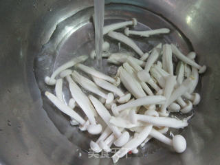 Mustard Shredded White Jade Mushroom Boiled to Bloom at Night recipe