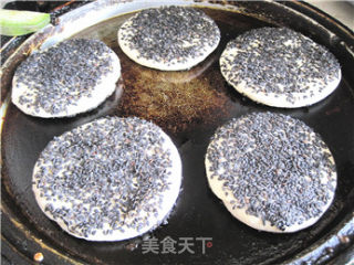 Stuffed Black Sesame Biscuits recipe