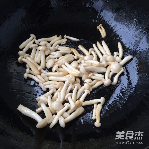 Stir-fried Sausage with White Mushroom recipe