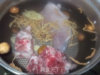 Cleansing Stomach and Nourishing Taizi Ginseng and Figs in Clay Pot Lean Meat recipe