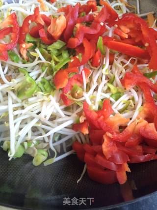 Fried Noodles with Shredded Pork and Cumin recipe