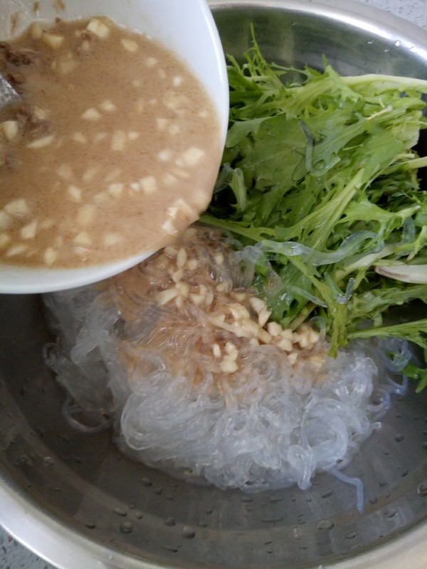 Mixed Vermicelli with Sesame Sauce and Bitter Chrysanthemum recipe