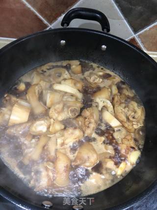 Braised Lotus Root with Pig's Trotters and Soybeans recipe